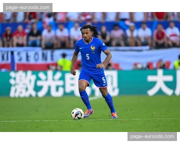 巴萨后防重组难题：孔德与巴尔德腿筋伤情影响防线稳定性